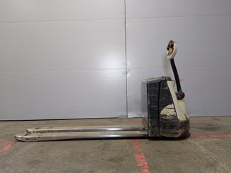 Transpalette accompagnant Crown WP3020-2.0