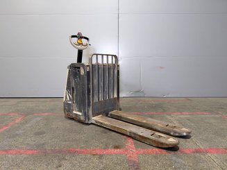 Transpalette accompagnant Crown WP3080