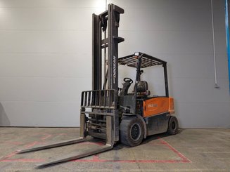 Chariot élévateur frontal 4 roues Doosan B50X-7