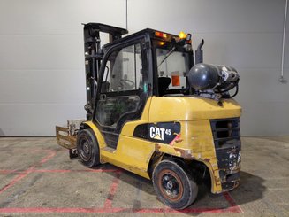 Chariot élévateur frontal 4 roues Caterpillar GP45NTD
