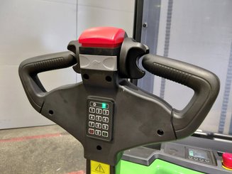 Gerbeur accompagnant Hangcha CDD16-XT1-SIL