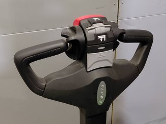 Gerbeur accompagnant Hangcha CDD16-XT1-SI