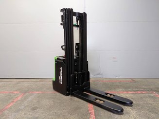 Gerbeur accompagnant Hangcha CDD16-XT1-SI
