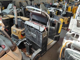 Tracteur de remorquage Caterpillar NTR30N