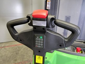 Gerbeur accompagnant Hangcha CDD16-XT1-SIL