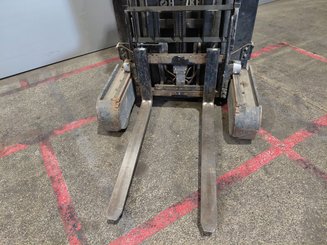 Chariot à mât rétractable Caterpillar NR16N2
