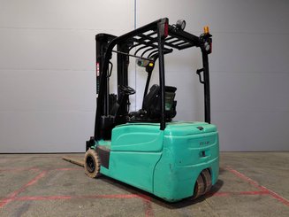 Chariot élévateur frontal 3 roues Yale ERP16VTLWB