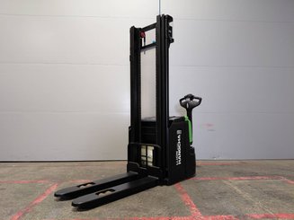 Gerbeur accompagnant Hangcha CDD16-XT1-SIL
