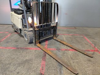 Chariot élévateur frontal 4 roues Crown SCF6040-18 - 6