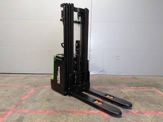 Gerbeur accompagnant Hangcha CDD16-XT1-SI