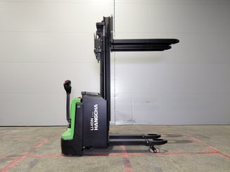 Gerbeur accompagnant Hangcha CDD16-XT1-SIL