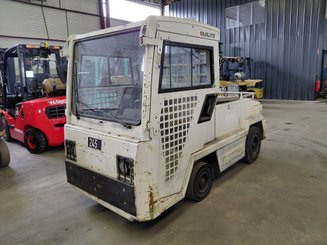 Tracteur de remorquage Charlatte T135
