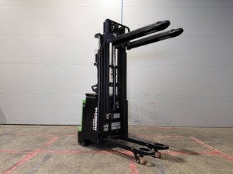 Gerbeur accompagnant Hangcha CDD12-XT1-SiL