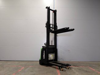 Gerbeur accompagnant Hangcha CDD16-XT1-SIL