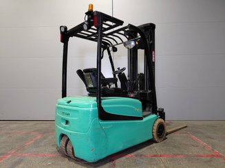 Chariot élévateur frontal 3 roues Yale ERP16VTLWB
