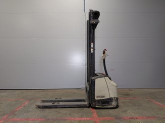 Gerbeur accompagnant Crown WF3000 10 - 5