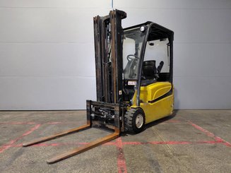 Chariot élévateur frontal 4 roues Yale ERP20