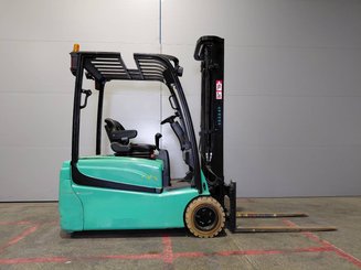 Chariot élévateur frontal 3 roues Yale ERP16VTLWB