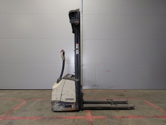 Gerbeur accompagnant Crown WF3000 10 - 4