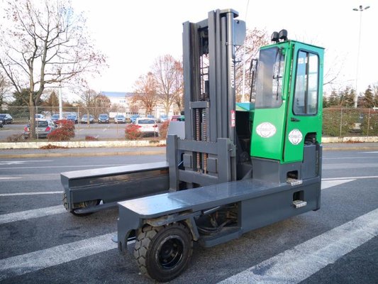 Chariot élévateur latéral multidirectionnel Chariot élévateur latéral multidirectionnel Combilift C6000 - 1