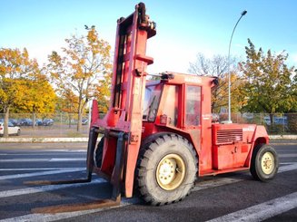 Chariot élévateur tout terrain Manitou MC120 - 1