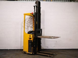 Gerbeur porté debout Caterpillar NSR16K