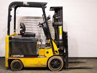 Chariot élévateur frontal 4 roues Caterpillar EC25N - 1