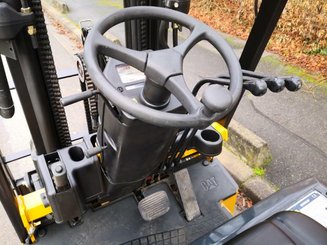 Chariot élévateur frontal 4 roues Caterpillar EC25N