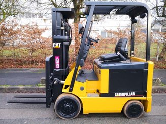 Chariot élévateur frontal 4 roues Caterpillar EC25N