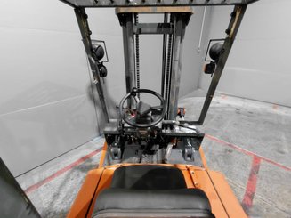 Chariot élévateur frontal 4 roues Nissan EGH02A30U