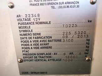Tracteur de remorquage Charlatte TD225