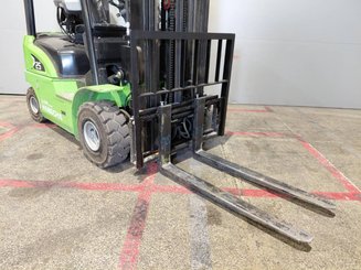 Chariot élévateur frontal 4 roues Hangcha XC25i