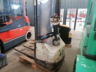 Gerbeur accompagnant Crown WF3000-1.0FT - 1