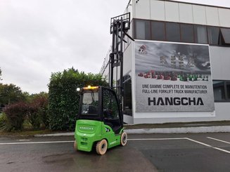 Chariot élévateur frontal 4 roues Hangcha XC18i