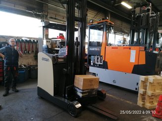 Chariot à mât rétractable Crown ESR5240-1.4