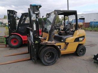 Chariot élévateur frontal 4 roues Caterpillar GP40N
