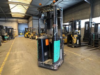 Gerbeur porté debout Caterpillar NSR20N