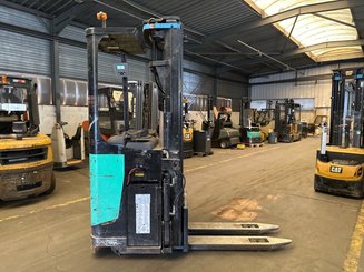 Gerbeur porté debout Caterpillar NSR20N