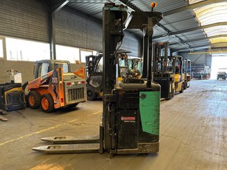 Gerbeur porté debout Caterpillar NSR20N