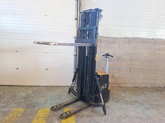 Gerbeur accompagnant Caterpillar NSP16N2 - 7