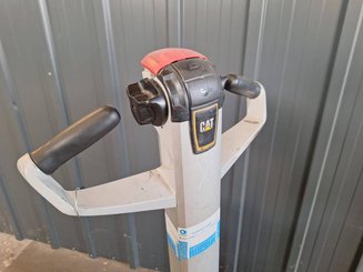 Transpalette accompagnant Caterpillar NPP20N2