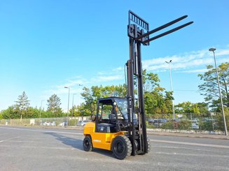 Chariot élévateur frontal 4 roues Hangcha R50G