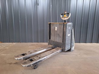 Transpalette accompagnant Crown WP3080
