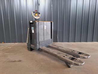 Transpalette accompagnant Crown WP3080