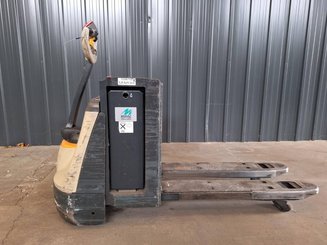 Transpalette accompagnant Crown WP3080