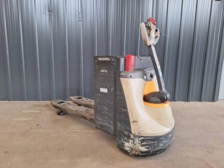 Transpalette accompagnant Crown WP3080