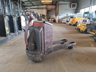 Transpalette accompagnant Fenwick T18
