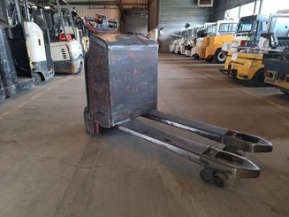Transpalette accompagnant Fenwick T18