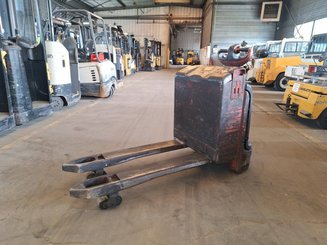 Transpalette accompagnant Fenwick T18