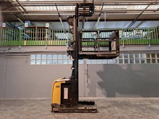 Préparateur de commandes à nacelle élevable Caterpillar NOH10N